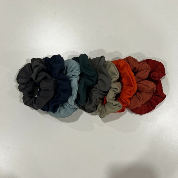 Set of 9 Girlfriend Collective Scrunchies - Picture 1 of 1